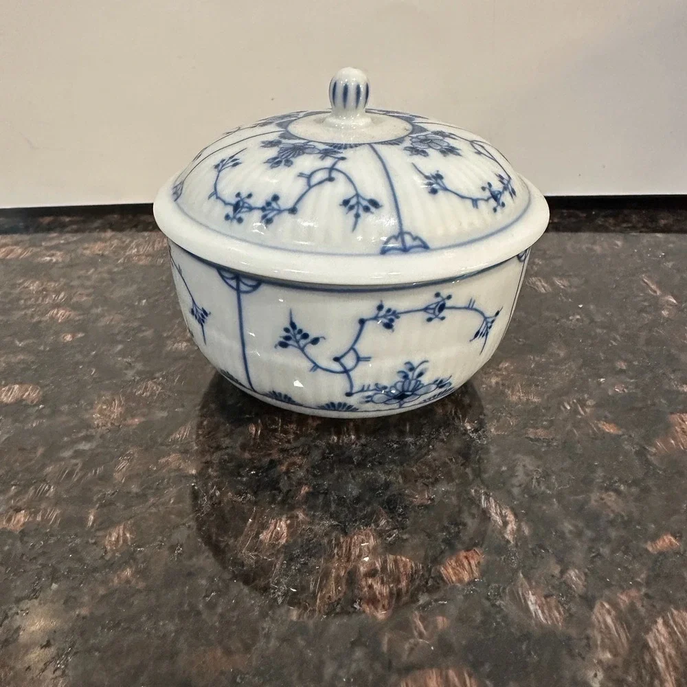 VTG Wallendorf 1764 Blue White Porcelain Lidded Bowl Germany Handarbeit RARE